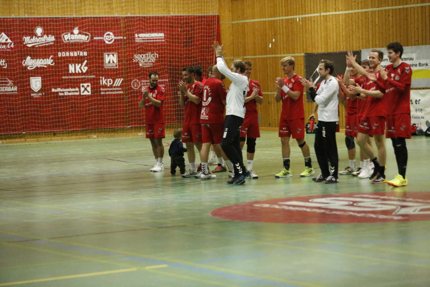 Herren gewinnen direktes Duell!